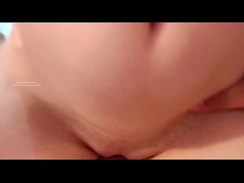 ❤️ 睡在我姐姐的房間裡，這就是我醒來的方式 色情 在我們